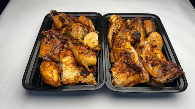 2 Pollos al carbon salsa & tortillas.