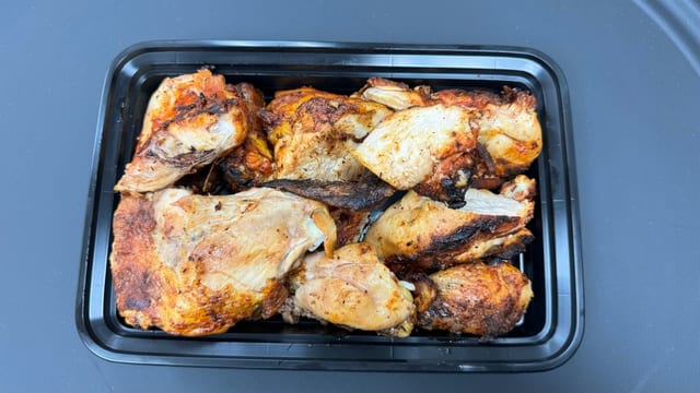 1 Pollo al carbon salsa & tortillas.